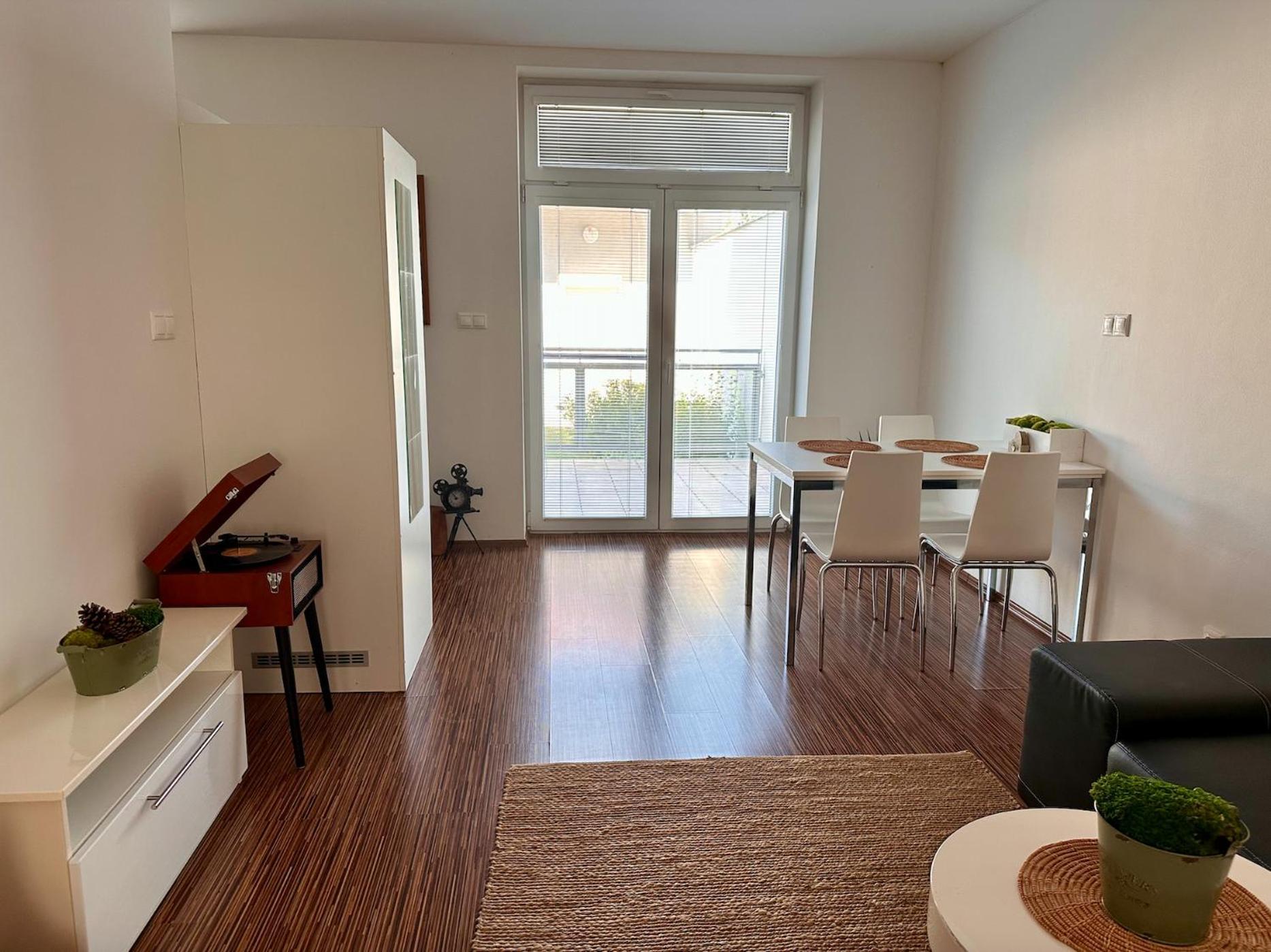 S Terasou Jako Doma I Mimo Domov Apartment